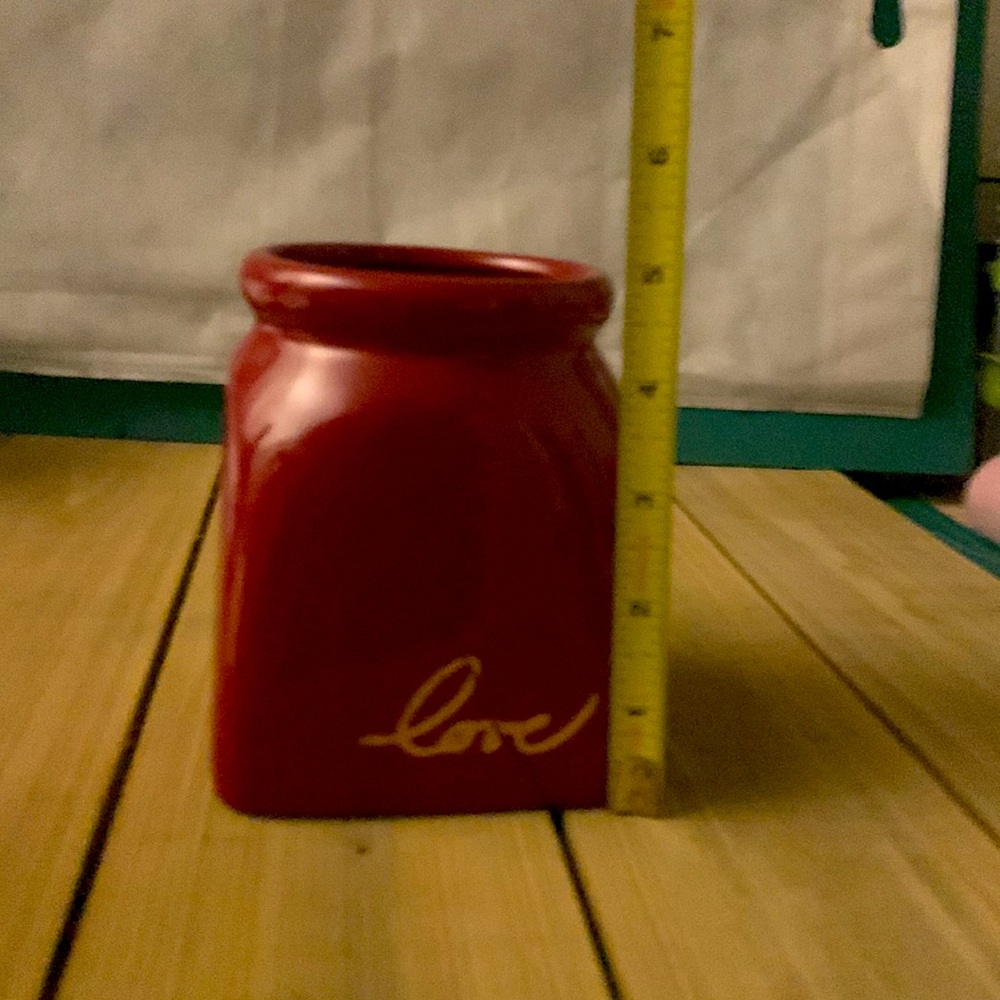 3/$15 ✨ Flash Sale. ‎ Valentine’s Day Vase - red love - Picture 2 of 3